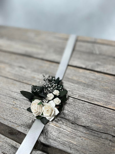 Flower bracelet with white rose