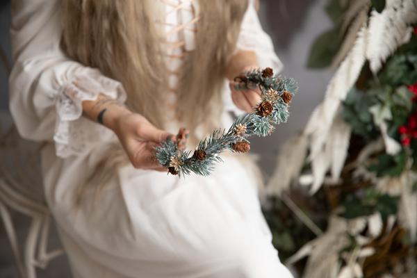 Winter flower half wreath with pine cones