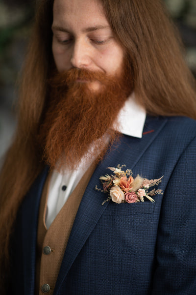 Romantic pocket boutonniere with roses