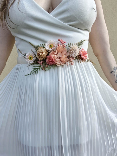 Peach summer flower belt