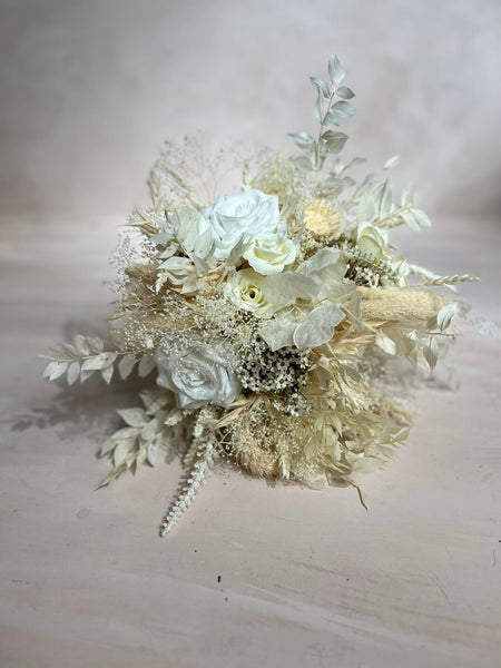 White boho bouquet Bridal flower bouquet Wedding accessories Bride to be Bouquet inspiration White roses Powder pastel colours Magaela