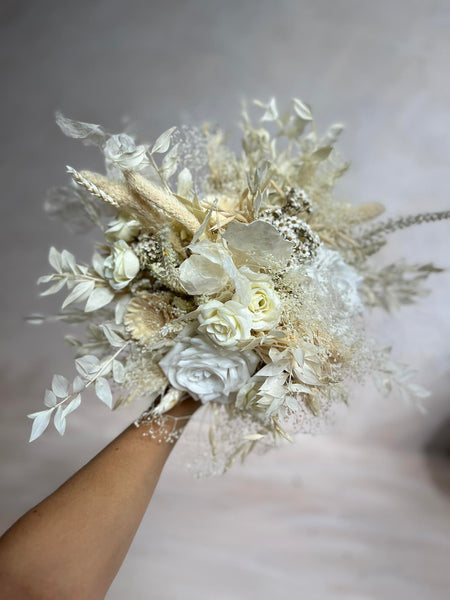 White boho bouquet Bridal flower bouquet Wedding accessories Bride to be Bouquet inspiration White roses Powder pastel colours Magaela