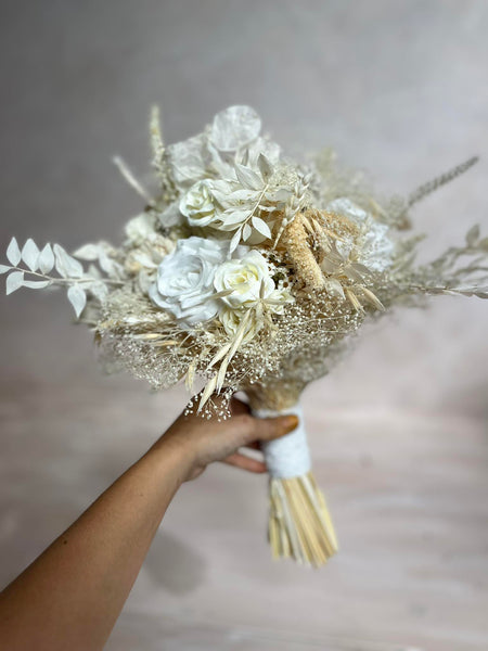 White boho bouquet Bridal flower bouquet Wedding accessories Bride to be Bouquet inspiration White roses Powder pastel colours Magaela