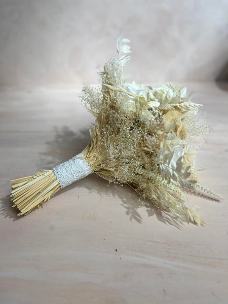 White boho bouquet Bridal flower bouquet Wedding accessories Bride to be Bouquet inspiration White roses Powder pastel colours Magaela