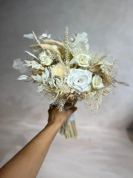 White boho bouquet Bridal flower bouquet Wedding accessories Bride to be Bouquet inspiration White roses Powder pastel colours Magaela