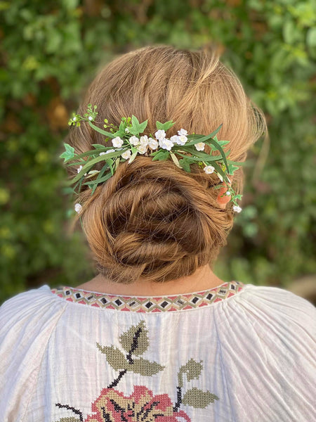 Green and white flower hair comb Minimalist flowers Natural wild looking greenery comb Hair jewellery Romantic flower comb Magaela handmade