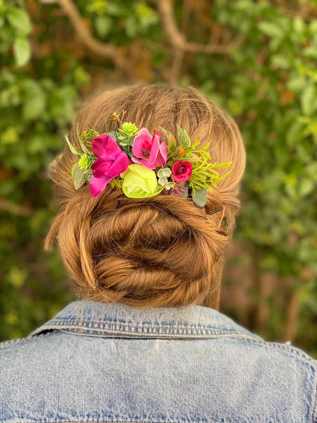 Magenta tropical hair comb Natural exotic wedding comb Hair jewellery Beach wedding Bride to be Hawaii wedding headpiece Magaela handmade