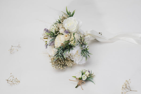 White and ivory bridal bouquet Groom's boutonniere Matching accessories Corsage fro groom Cream bridesmaid bouquet Magaela 2021 wedding