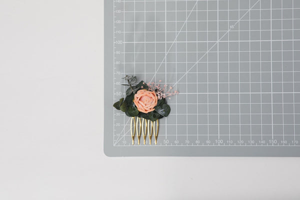 Peach and green mini flower comb Peach wedding Flower hair comb for bride Bridesmaid gift Apricot wedding 2021 Magaela Small bridesmaid comb