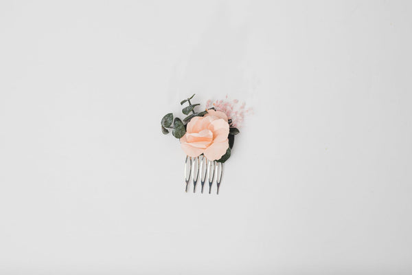 Peach and green mini flower comb Peach wedding Flower hair comb for bride Bridesmaid gift Apricot wedding 2021 Magaela Small bridesmaid comb