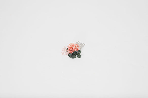 Peach and green mini flower comb Peach wedding Flower hair comb for bride Bridesmaid gift Apricot wedding 2021 Magaela Small bridesmaid comb