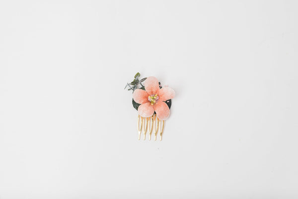 Peach and green mini flower comb Peach wedding Flower hair comb for bride Bridesmaid gift Apricot wedding 2021 Magaela Small bridesmaid comb