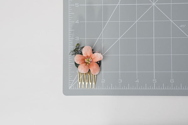 Peach and green mini flower comb Peach wedding Flower hair comb for bride Bridesmaid gift Apricot wedding 2021 Magaela Small bridesmaid comb