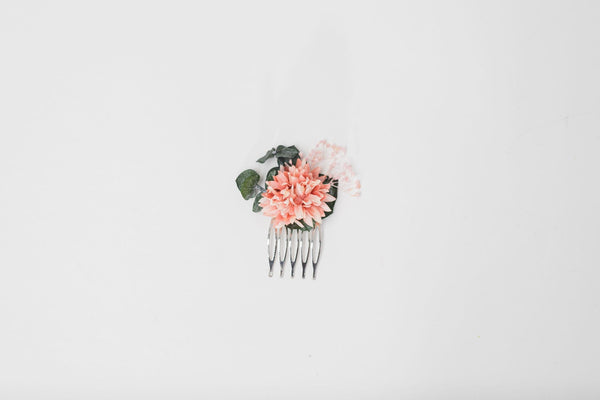 Peach and green mini flower comb Peach wedding Flower hair comb for bride Bridesmaid gift Apricot wedding 2021 Magaela Small bridesmaid comb