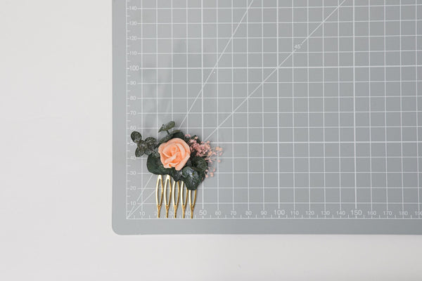 Peach and green mini flower comb Peach wedding Flower hair comb for bride Bridesmaid gift Apricot wedding 2021 Magaela Small bridesmaid comb