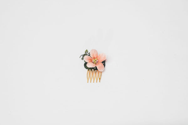 Peach and green mini flower comb Peach wedding Flower hair comb for bride Bridesmaid gift Apricot wedding 2021 Magaela Small bridesmaid comb
