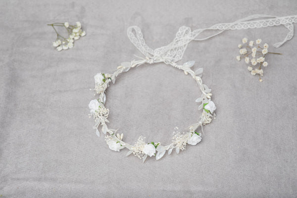 Communion wreath with white roses