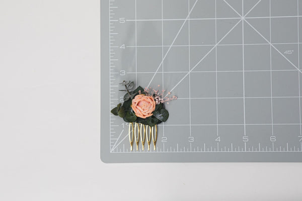 Peach and green mini flower comb Peach wedding Flower hair comb for bride Bridesmaid gift Apricot wedding 2021 Magaela Small bridesmaid comb