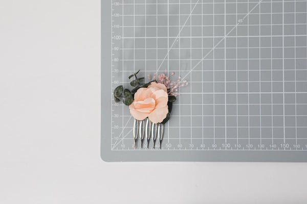 Peach and green mini flower comb Peach wedding Flower hair comb for bride Bridesmaid gift Apricot wedding 2021 Magaela Small bridesmaid comb