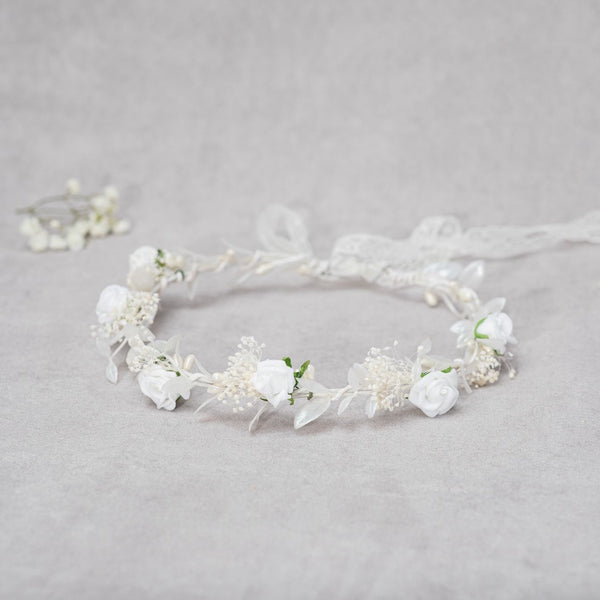 Communion wreath with white roses
