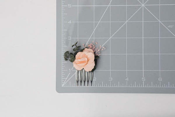 Peach and green mini flower comb Peach wedding Flower hair comb for bride Bridesmaid gift Apricot wedding 2021 Magaela Small bridesmaid comb