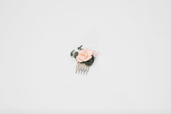 Peach and green mini flower comb Peach wedding Flower hair comb for bride Bridesmaid gift Apricot wedding 2021 Magaela Small bridesmaid comb