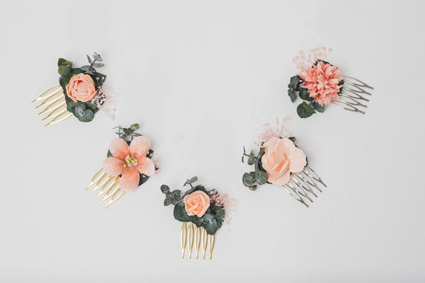 Peach and green mini flower comb Peach wedding Flower hair comb for bride Bridesmaid gift Apricot wedding 2021 Magaela Small bridesmaid comb