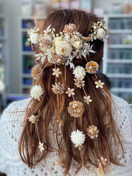 Rustic flower hair comb 1970's inspiration wedding hair vine Half up half down wedding hairstyle Beige bohemian hair flowers Magaela