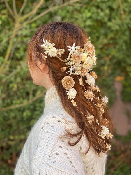 Rustic flower hair comb 1970's inspiration wedding hair vine Half up half down wedding hairstyle Beige bohemian hair flowers Magaela