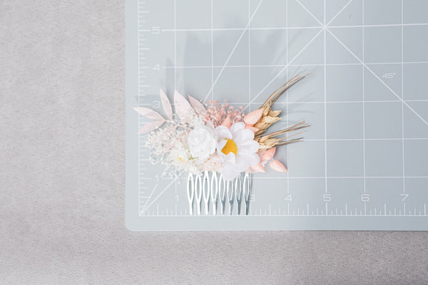 Romantic meadow bridal hair comb Pink and white wedding headpiece 2021 bride Blush flower comb with daisy Hair flowers Natural Magaela
