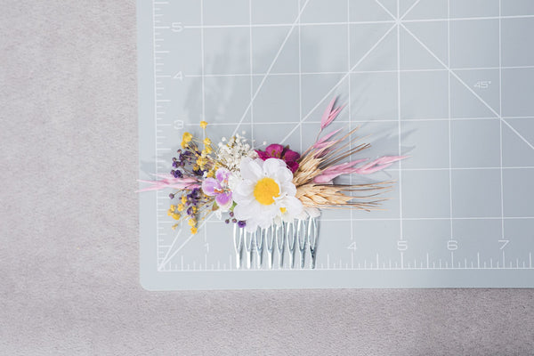 Natural meadow flower hair comb Bridal headpiece with daisy Ear of wheat Wildflowers Wedding hairstyle Daisy Pink Yellow White Magaela
