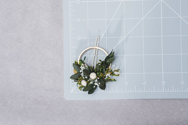 Greenery flower hair clip Bridal hair clasp Snap clip for flower girl Green and white headpiece Back to school Customisable Wedding 2021