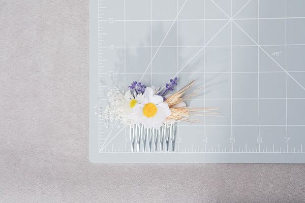 Meadow daisy flower hair comb Purple Lavender flower comb Bridal headpiece Meadowy wedding Spring 2021 Hair flowers White and yellow Magaela