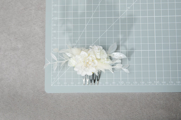 Holy communion flower comb Ivory flower comb for girl 2021 First holy communion Headpiece for flower girl Magaela Customisable Off white