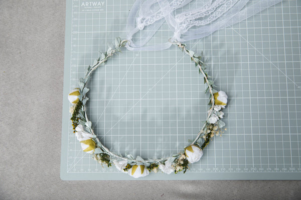 Holy communion headpiece with veil