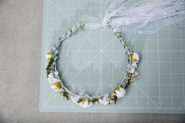 Holy communion headpiece with veil