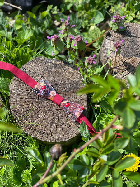 Resin flower bow tie with berries