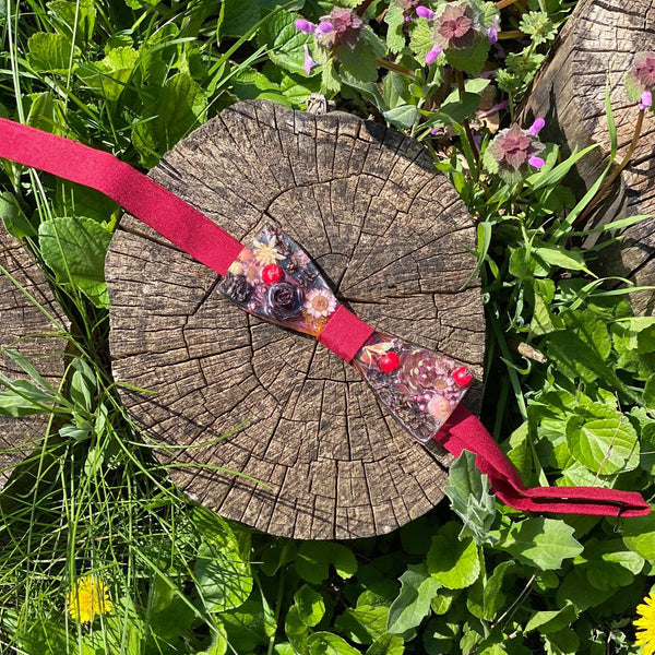 Resin flower bow tie with berries