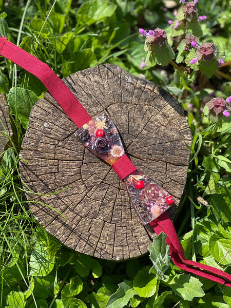 Resin flower bow tie with berries