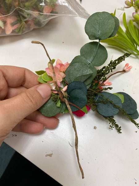 Customisable Flower arrangement for Wedding glasses Bride and Groom glasses decoration Attachable Flowers Durable flower decor for wine/champagne glasses