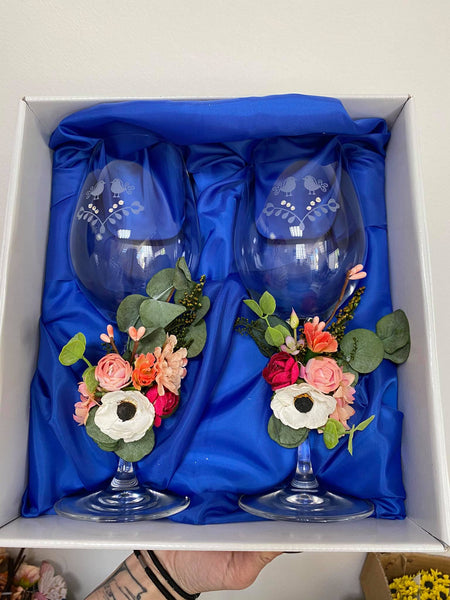 Customisable Flower arrangement for Wedding glasses Bride and Groom glasses decoration Attachable Flowers Durable flower decor for wine/champagne glasses