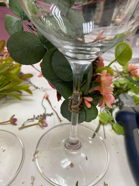 Customisable Flower arrangement for Wedding glasses Bride and Groom glasses decoration Attachable Flowers Durable flower decor for wine/champagne glasses