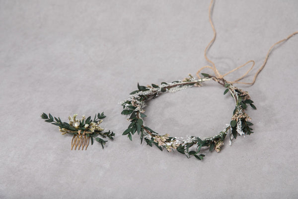 Greenery mini flower hair comb Wedding hair comb Eucalyptus Bridal accessories Greenery flower hair comb Magaela Natural