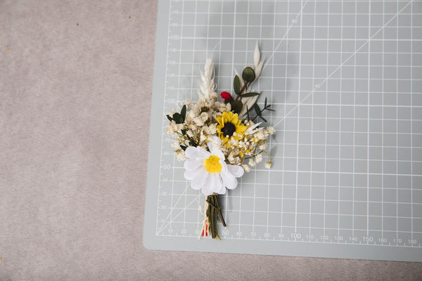 Wedding flower set Folk meadow boutonniere Hair comb for bride Sunflower and Daisy corsage for groom Headpiece with daisy flower Magaela