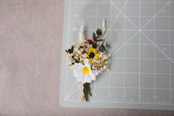 Wedding flower set Folk meadow boutonniere Hair comb for bride Sunflower and Daisy corsage for groom Headpiece with daisy flower Magaela