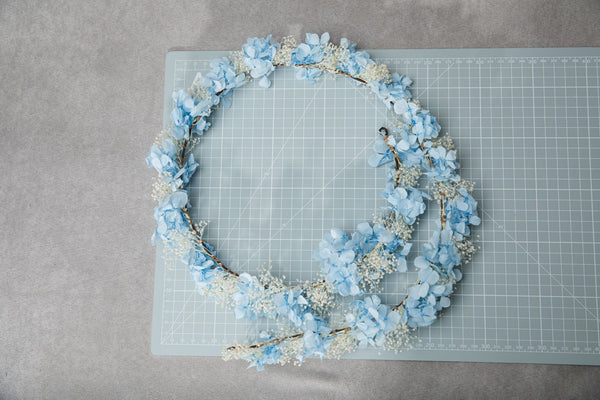 Preserved hydrangea and baby's breath hair garland Bridal headpiece Shapeable flower garland Long bendable hair vine Magaela handmade