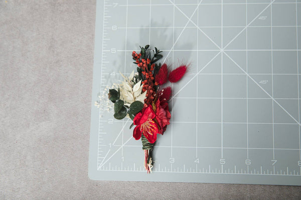 Red wedding flower set Hair vine Flower bracelet Boutonniere for groom Best man corsage Bendable hair vine Bridal hairpiece Wrist corsage
