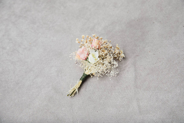 Romantic groom's boutonniere Ivory and pink buttonhole Groom's corsage Rustic wedding Dried gypsophila boutonniere Blush roses Natural