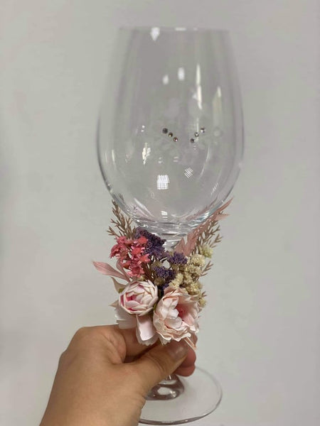 Flower decoration for wedding glasses Bride and groom glasses Customisable flower arrangement Glass decoration Wedding flowers with wire