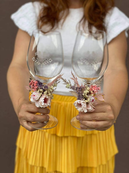 Flower decoration for wedding glasses Bride and groom glasses Customisable flower arrangement Glass decoration Wedding flowers with wire